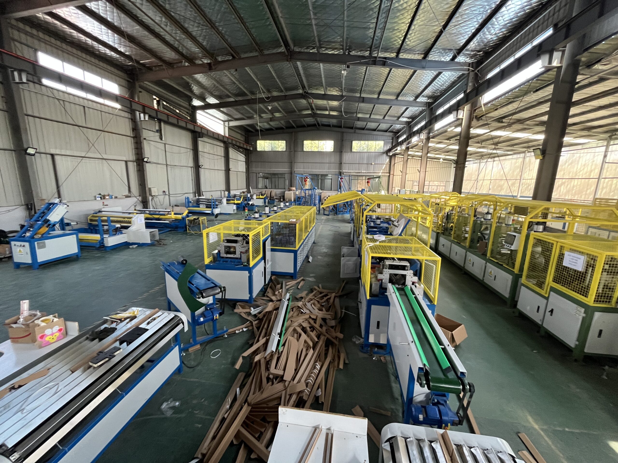Paper edge protector production line in the SINOTOP workshop